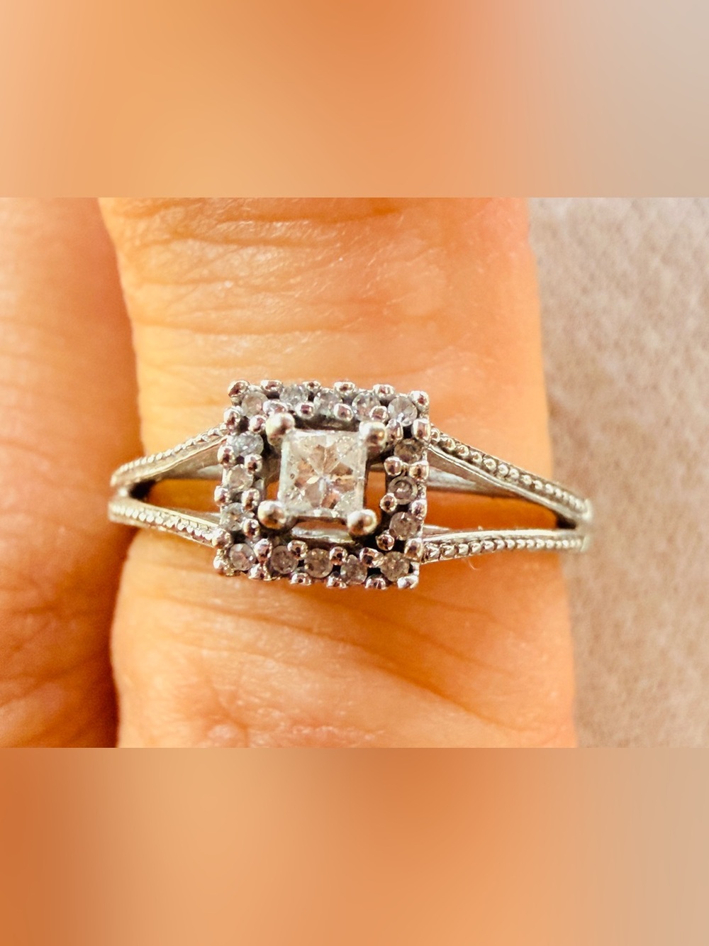 Natural Diamond 10kt Gold Halo Ring Sz7